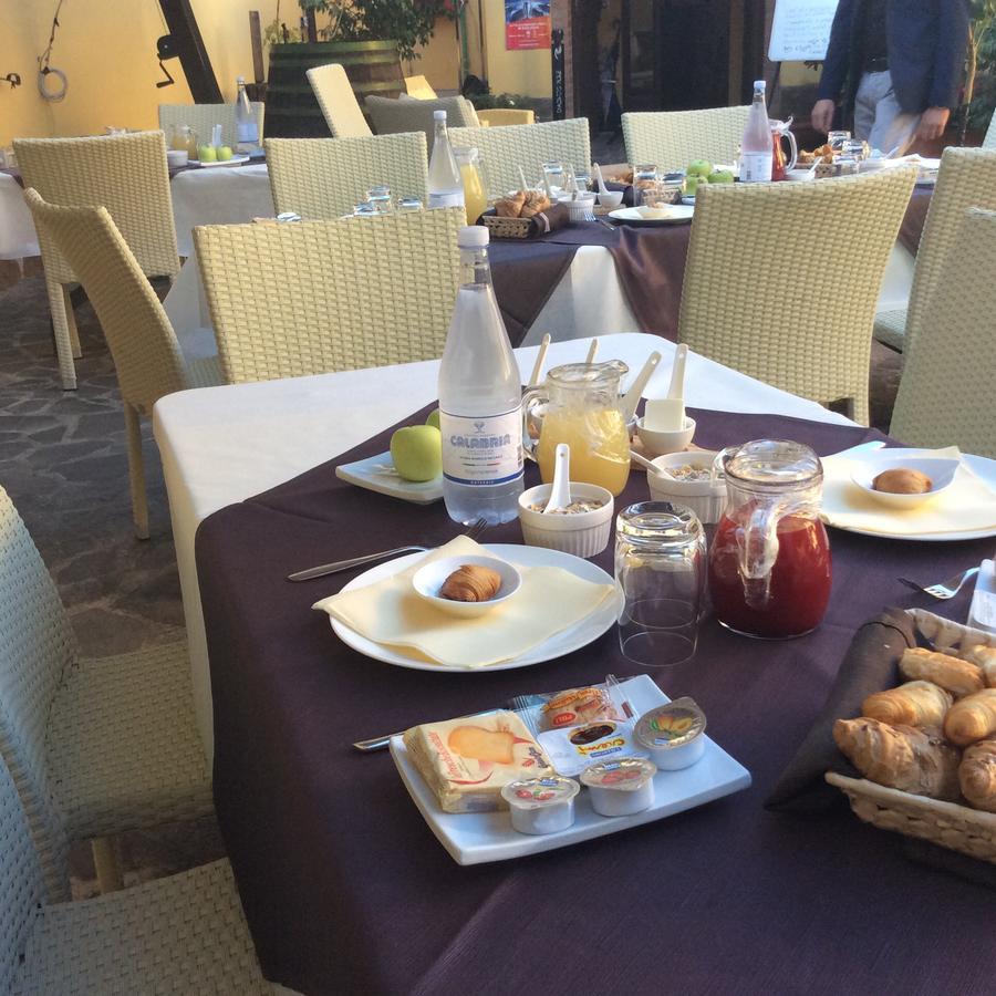 Il Borghetto Hotel Ristorante Lamezia Terme Bagian luar foto